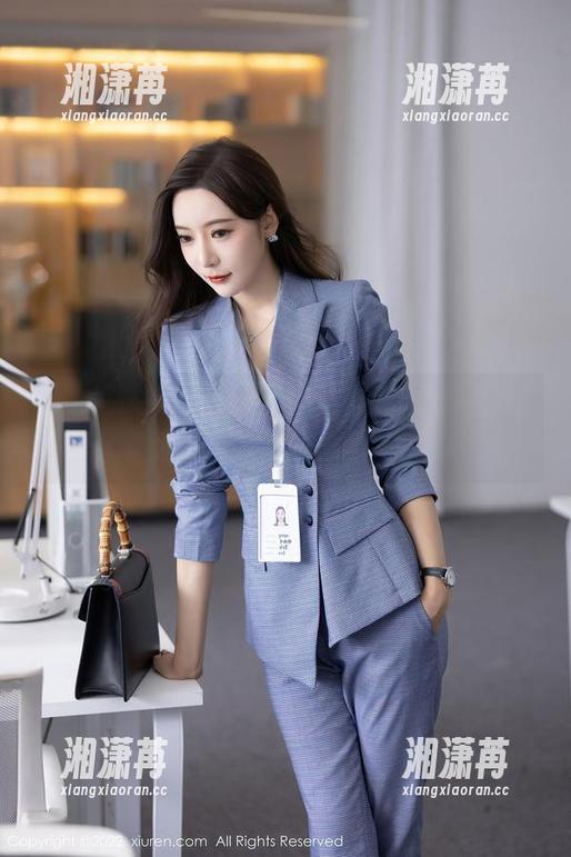 秀人网 - 轩轩王子最新户外套图上线，感觉风都在嫉妒她的美！
