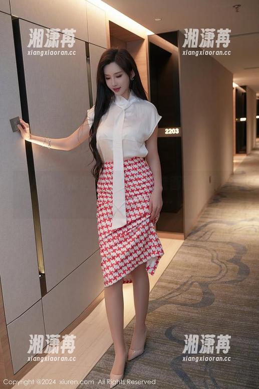 秀人网 - 精选鱼尾fish清纯画面：看着看着就忘了时间…