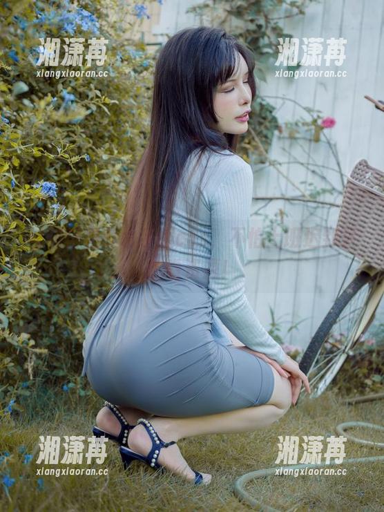 秋和柯基的水手服cos，不怕上班迟到只想看资源！