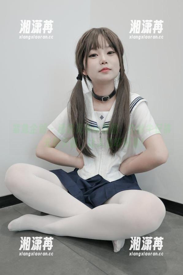 紧急企划-见希w 紧急企划 - 精选见希w原图:白丝牛仔裤,光影交错,让人直呼好看!