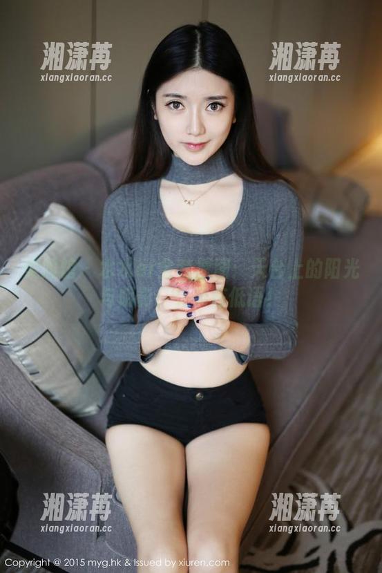 美媛馆 - 水水er全套原图：天台上的阳光与阴影，仿佛在低语！