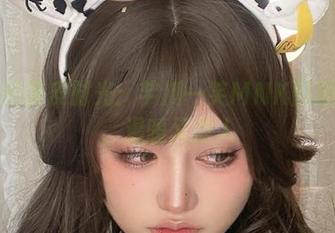 在厨房的调皮时光：芊川一笑MNK的厨娘套图，温暖又撩人