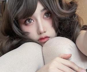芊川一笑MNK的私房美图，皮衣与她的气质简直是绝配，心脏在狂跳。