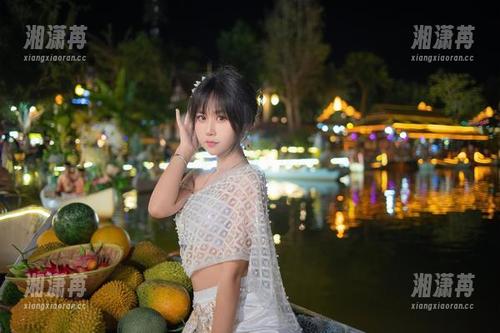 萌芽儿o0连衣裙作品：更新一下，这次她把想象穿在了身上！