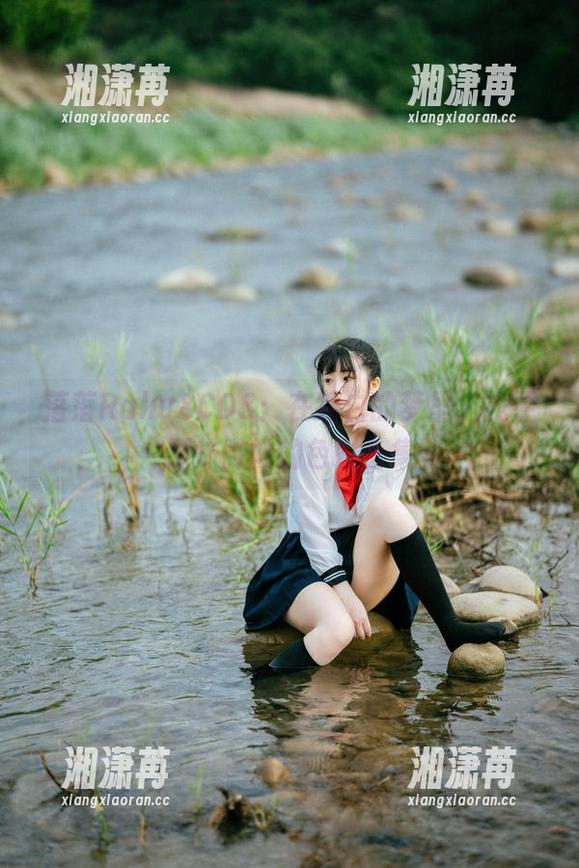 落落Raku 落落Raku&COS:在纯白的梦里,找寻那抹微妙的色彩合集