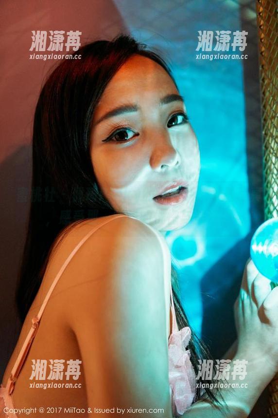 蜜桃社-佩琦Pinky 蜜桃社 - 佩琦Pinky的泳池梦:下载写真,感受那一瞬间的恍惚与美好!