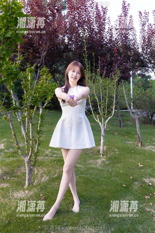 袜啵啵 - 瑶瑶裤里丝炫技，难道我也该来一套？图片更新戳这里！