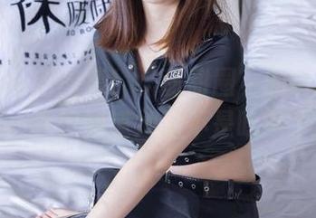 袜啵啵 - 新图集!“甜甜圈”的白衬衫瞬间,真想知道她是不是吃多了?