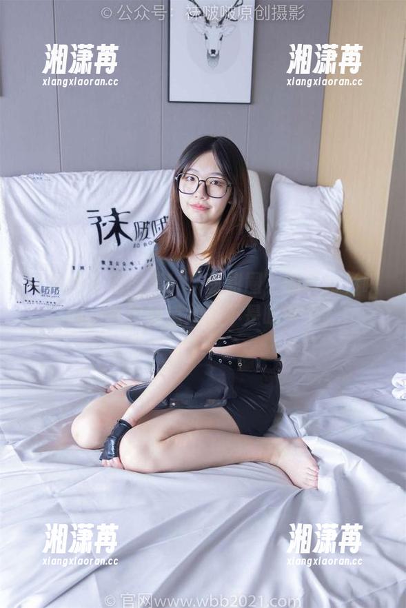 袜啵啵-甜甜圈 袜啵啵 - 新图集!“甜甜圈”的白衬衫瞬间,真想知道她是不是吃多了?