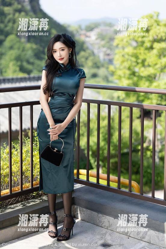 语画界-cherry绯月樱 语画界 - cherry绯月樱秘书特辑原图精选,光线太美,是要我心动吗?