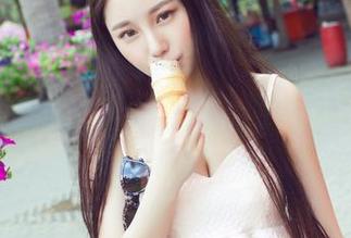 青豆客 - 白裙下的杨上萱:写真合集中的风情万种
