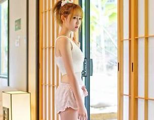 青豆客 - 揭开欧尼anne的白色写真全集，光照下的纯真与挑逗