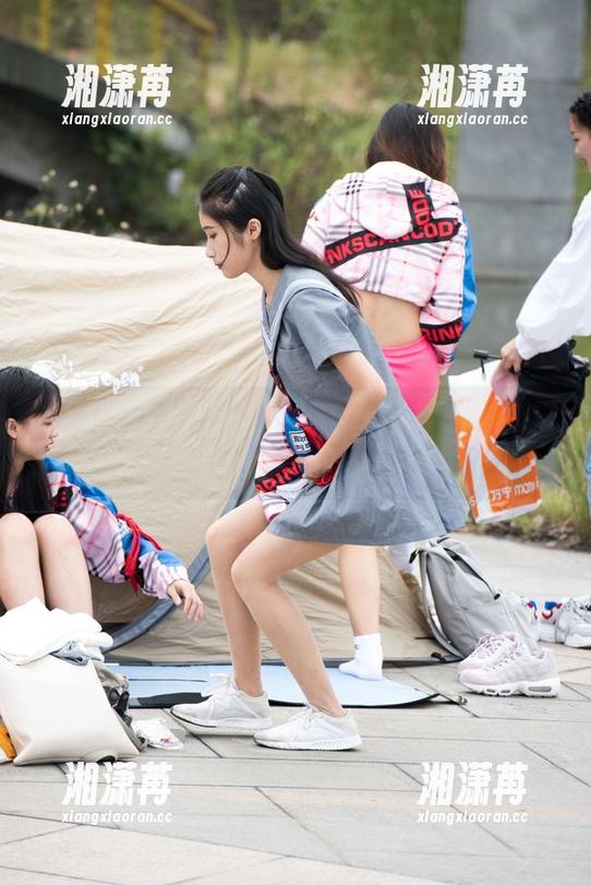 魔镜街拍-婷婷 魔镜街拍 - OL日常照:婷婷黑丝美女美图,工作不再单调!
