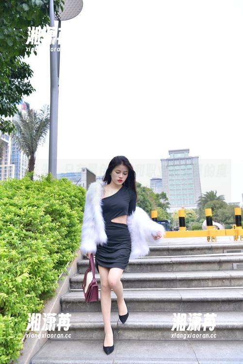 魔镜街拍 无圣光,只有黑色丝袜和职业装女郎的魔镜街拍原图交响曲